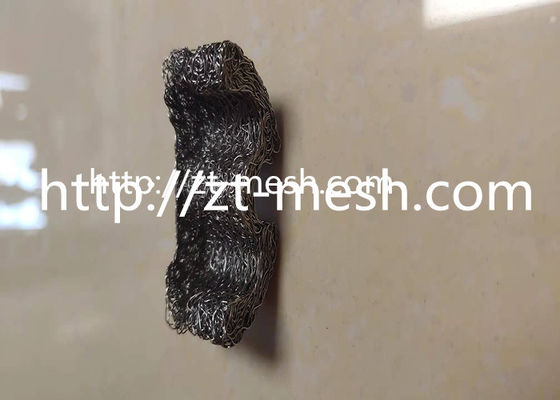 산업 시스템의 열팽창 및 기계적 응력을 견딜 수 있도록 설계된 유연한 편직 와이어 메쉬 개스킷